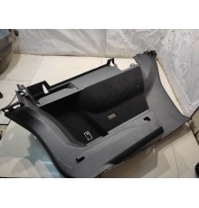 Обшивка багажника (задняя, правая) Обшивка багажника (задняя, правая)