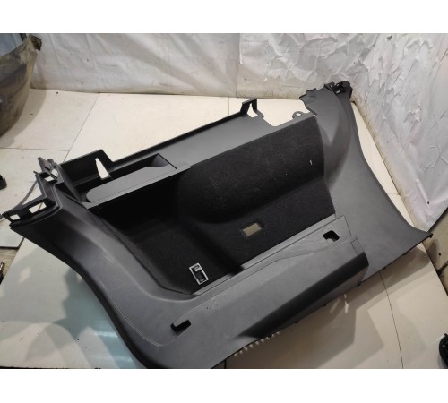 Обшивка багажника (задняя, правая)