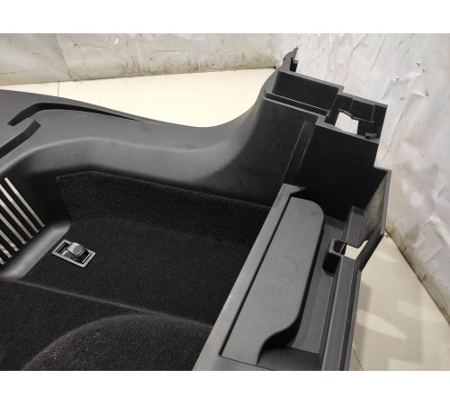 Обшивка багажника (задняя, правая)