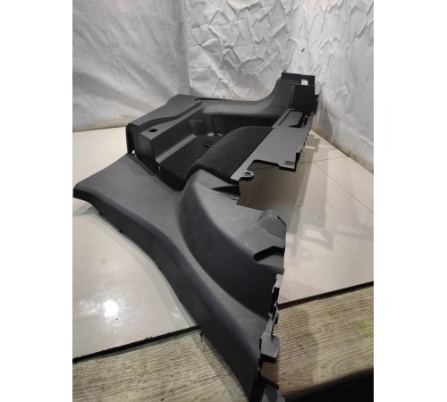 Обшивка багажника (задняя, правая)