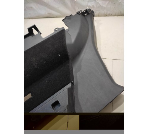 Обшивка багажника (задняя, правая)