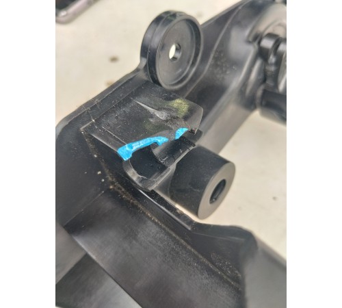 Кронштейн ручки открывания капота