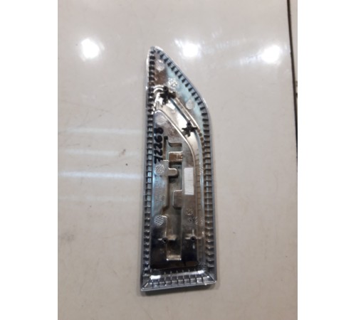 Декоративная накладка крыла (передняя левая)