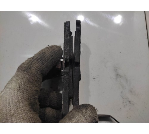 Тормозные колодки (задние, левые)