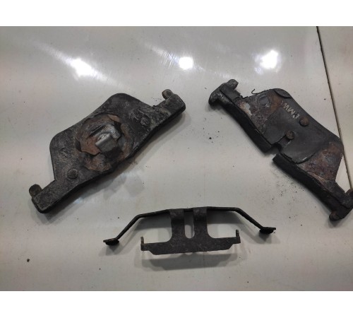 Тормозные колодки (задние, левые)