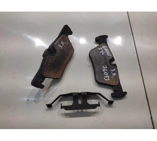 Тормозные колодки (задние, левые)