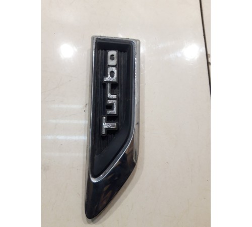 Декоративная накладка крыла (передняя левая)