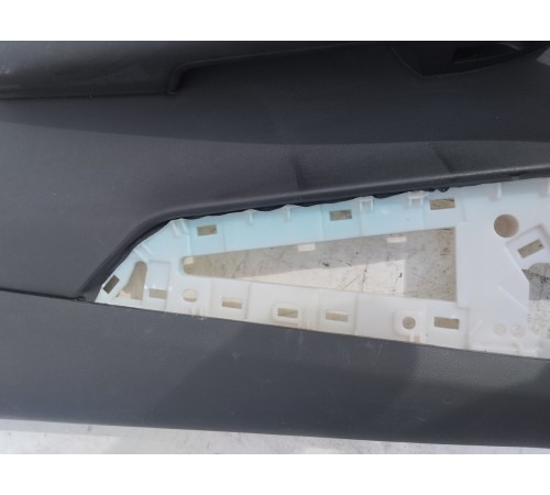 Обшивка двери задняя правая