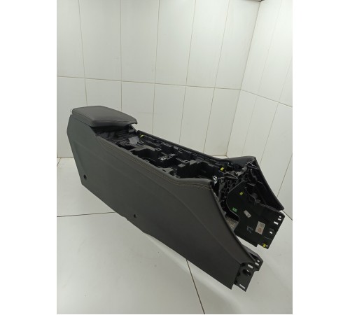 Центральная консоль с подлокотником