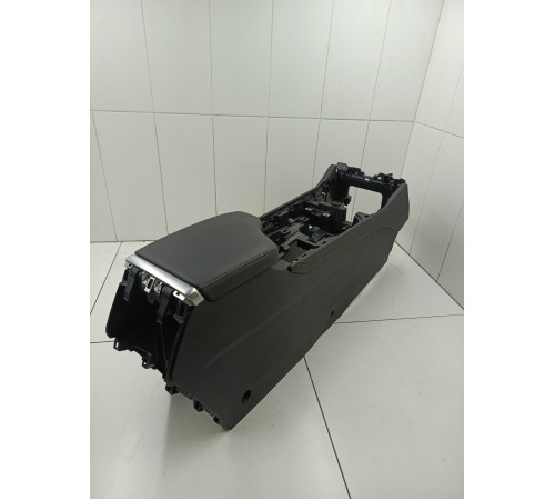 Центральная консоль с подлокотником