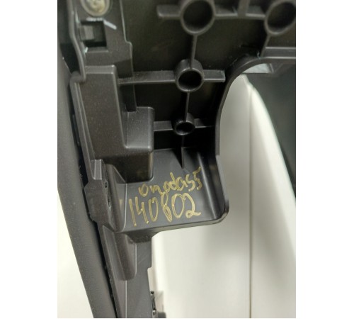 Центральная консоль с подлокотником