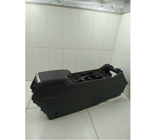 Центральная консоль с подлокотником