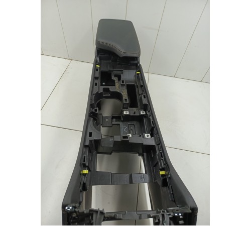 Центральная консоль с подлокотником