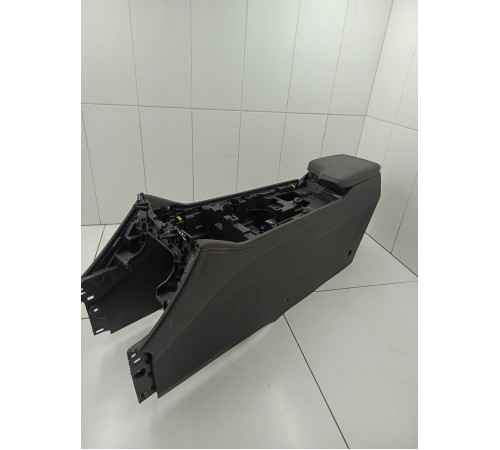 Центральная консоль с подлокотником