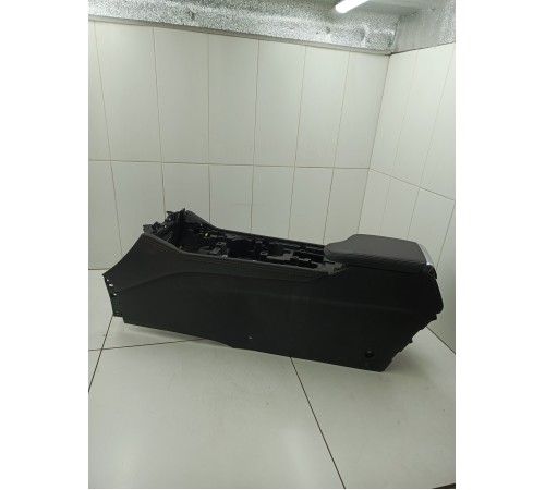 Центральная консоль с подлокотником