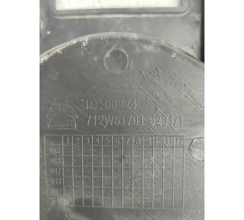 Накладка приборной панели с гнездами для клавиш