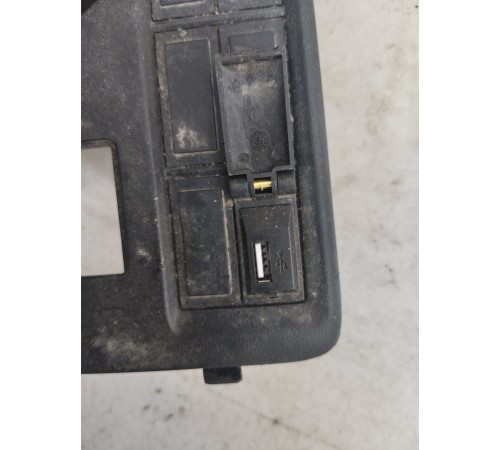 Накладка приборной панели с гнездами для клавиш