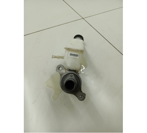 Главный тормозной цилиндр с бачком