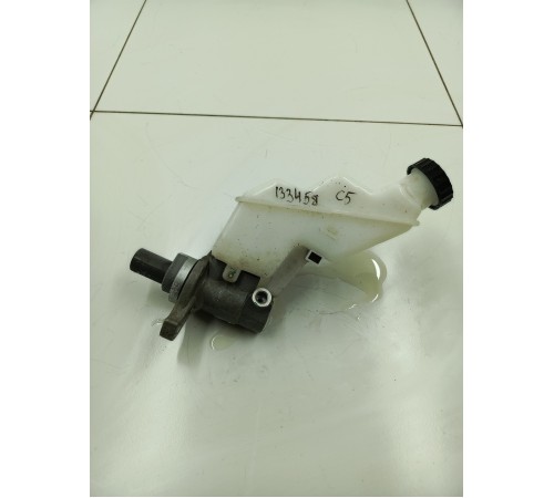 Главный тормозной цилиндр с бачком