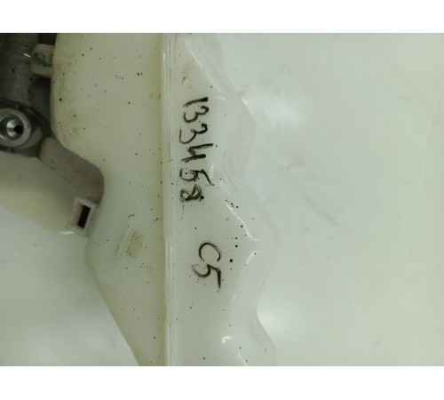 Главный тормозной цилиндр с бачком