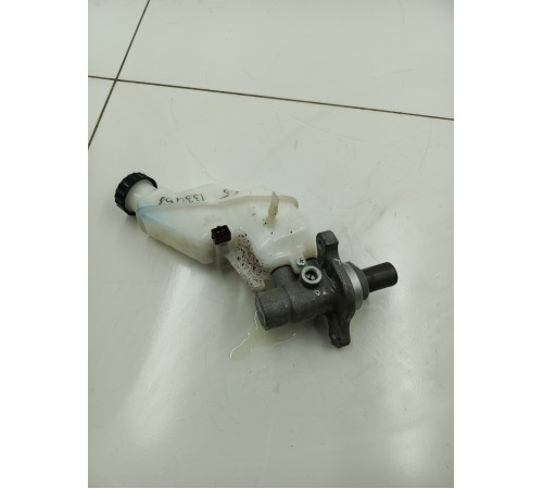 Главный тормозной цилиндр с бачком