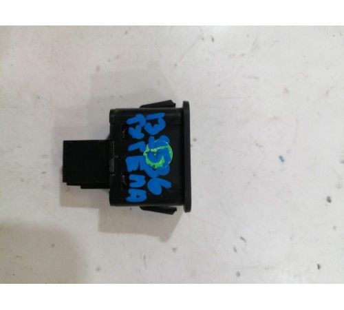 Кнопка открывания багажника