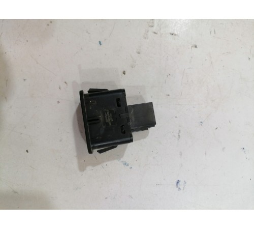 Кнопка открывания багажника