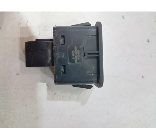 Кнопка открывания багажника