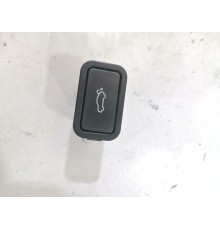 Кнопка открывания багажника