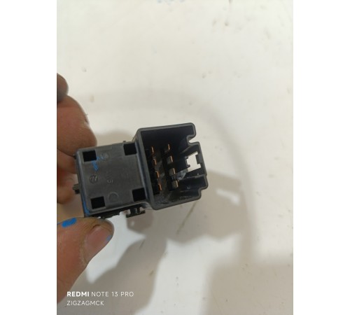 Кнопка стеклоподъемника задняя левая