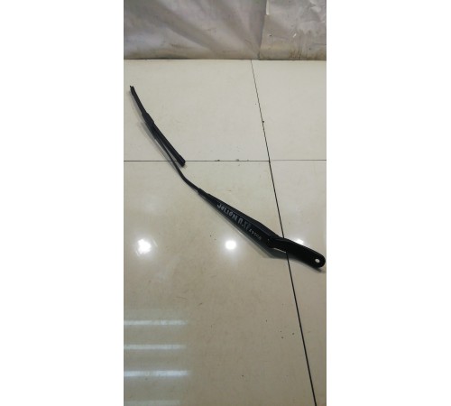 Поводок стеклоочистителя (правый)