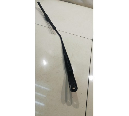 Поводок стеклоочистителя (правый)