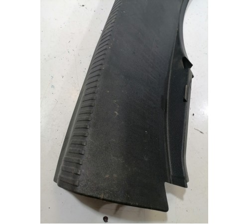 Накладка крышки багажника