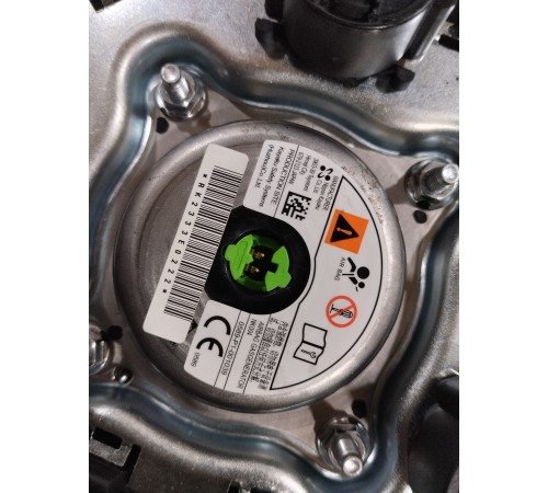 Подушка безопасности водителя в руль