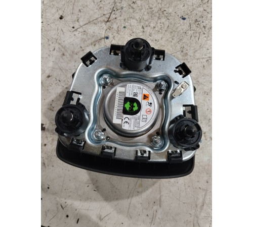 Подушка безопасности водителя в руль