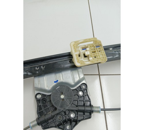 Стеклоподьемник двери передний правый