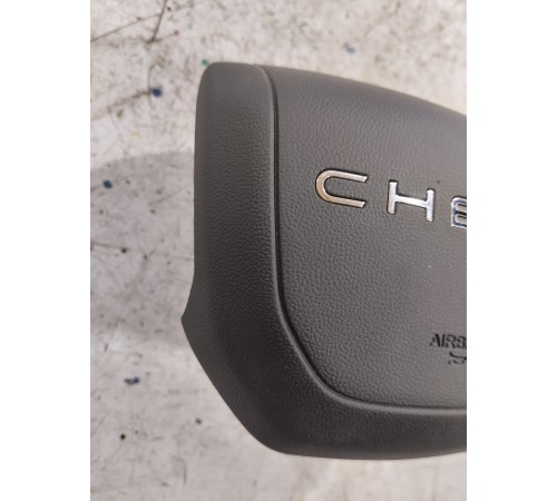 Подушка безопасности водителя в руль