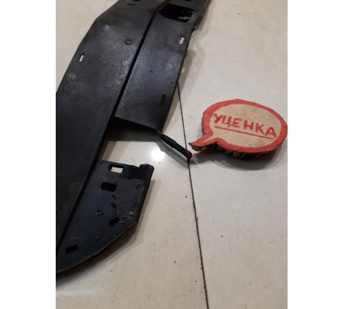 Уплотнитель рейлинга (задний левый)