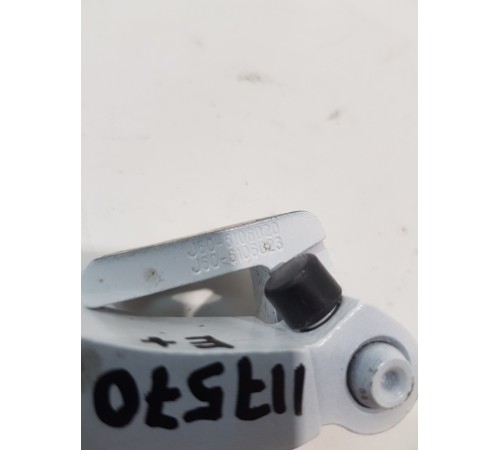 Петля двери задняя правая верхняя