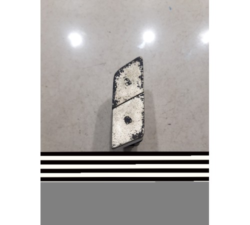 Кнопка блокировки дверей (центрального замка) передняя левая