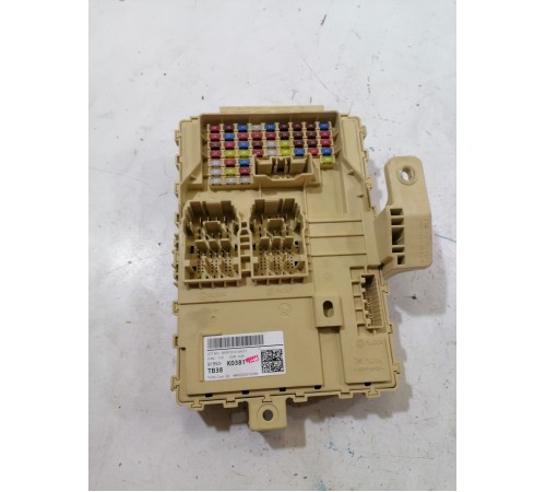 Монтажный блок предохранителей салонный