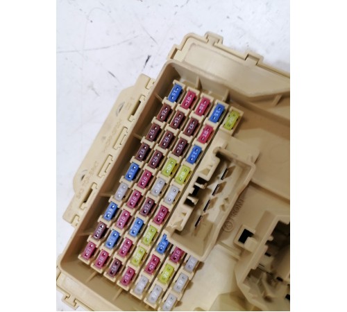 Монтажный блок предохранителей салонный