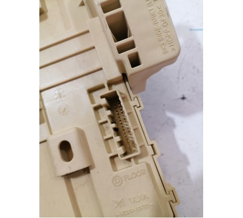 Монтажный блок предохранителей салонный