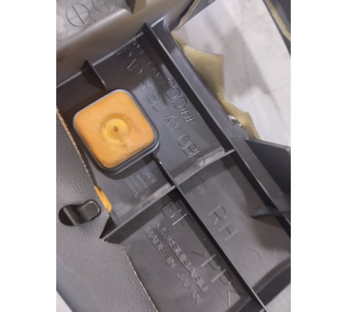 Подушка заднего сиденья боковая правая