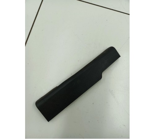 Накладка крепления ремня безопасности левая