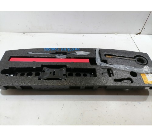 Органайзер багажника в сборе с домкратом