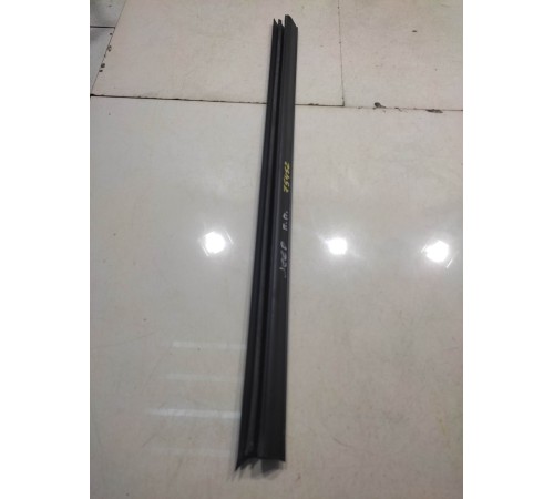 Уплотнитель стекла (передний, правый)