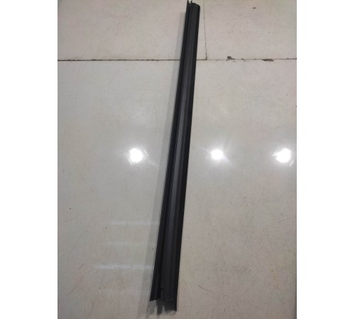 Уплотнитель стекла (передний, правый)