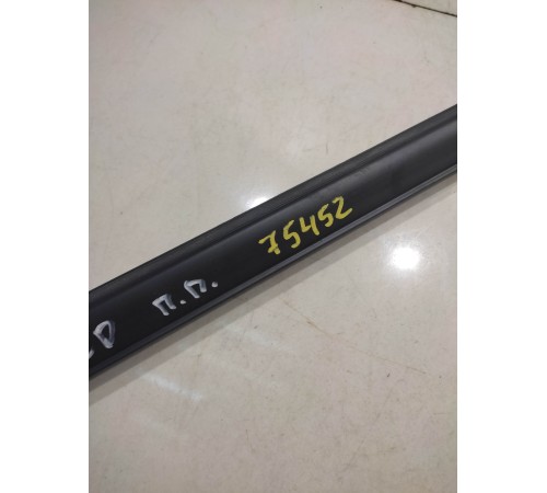 Уплотнитель стекла (передний, правый)