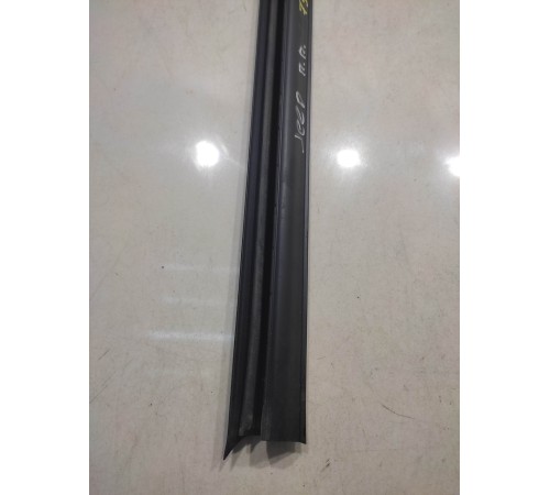 Уплотнитель стекла (передний, правый)